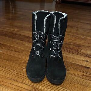 La CANADIENNE Black Winter Boots with Fur Lining